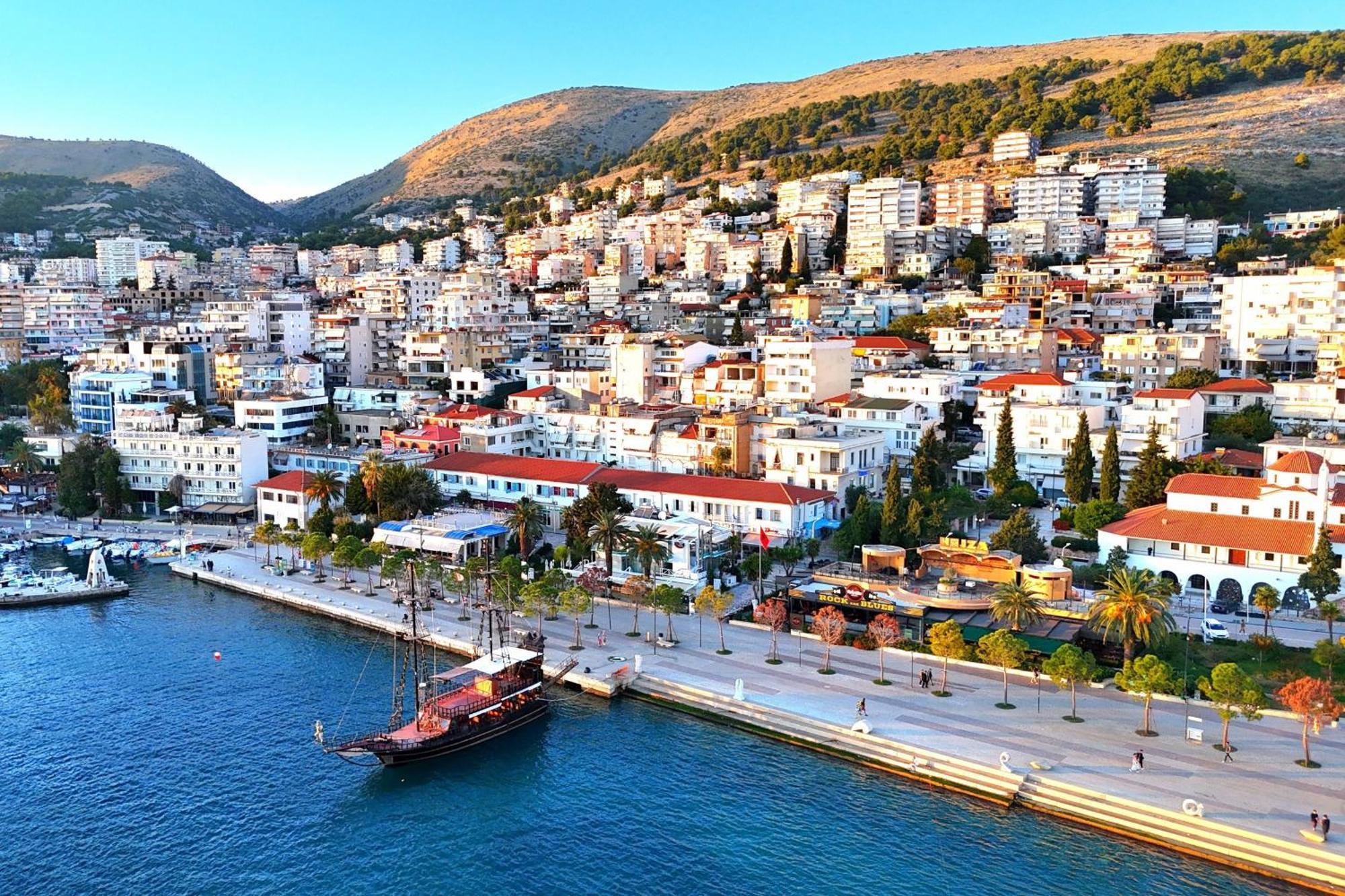 Ferienwohnung Sunset Penthouse Sarandë Exterior foto